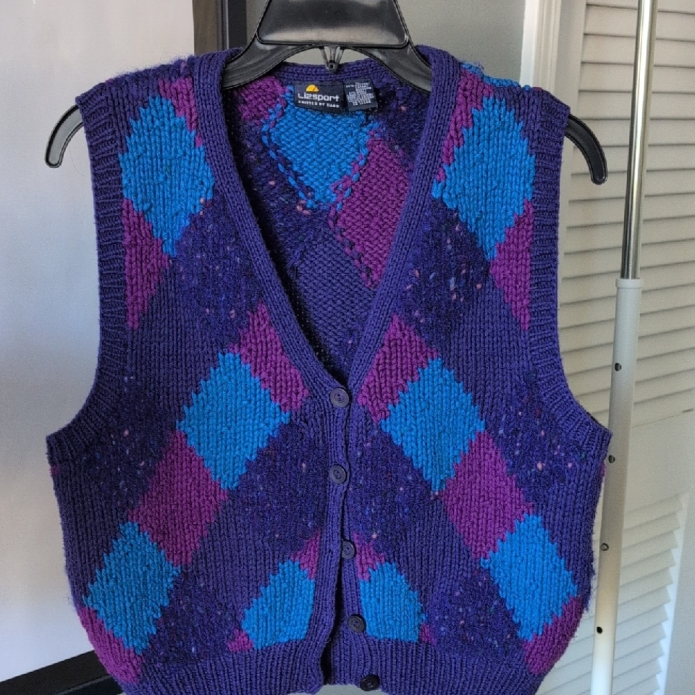 VTG Hand-knit Vest. Size M.